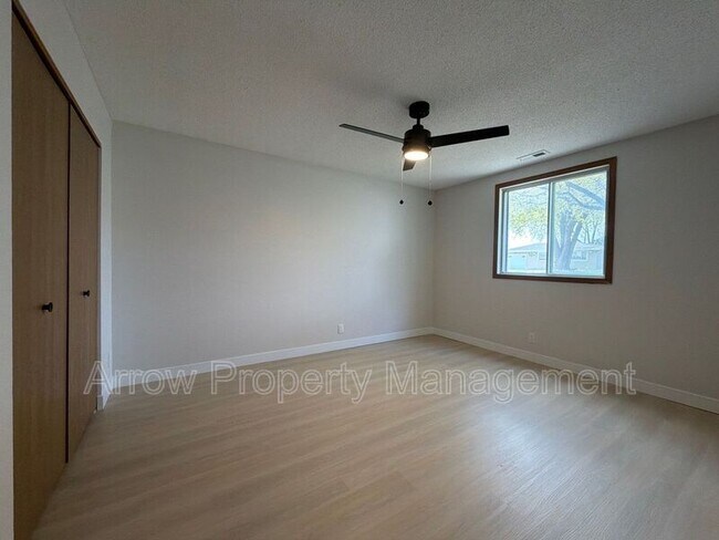 Building Photo - 535 W Saunders Ave