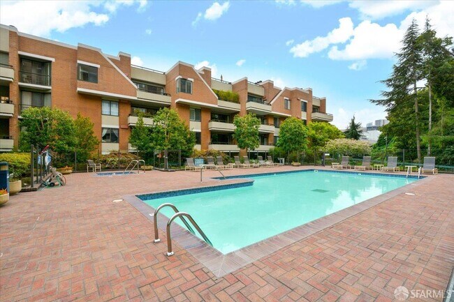 Building Photo - 101 Lombard St