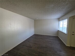 Building Photo - 574 Roxella Ln