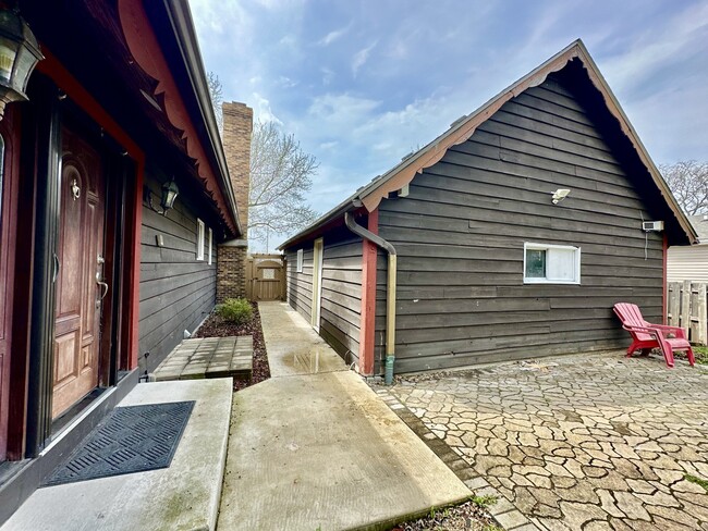 Building Photo - 1302 Clayton Marsh Dr