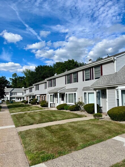 Building Photo - 38 Concord Dr