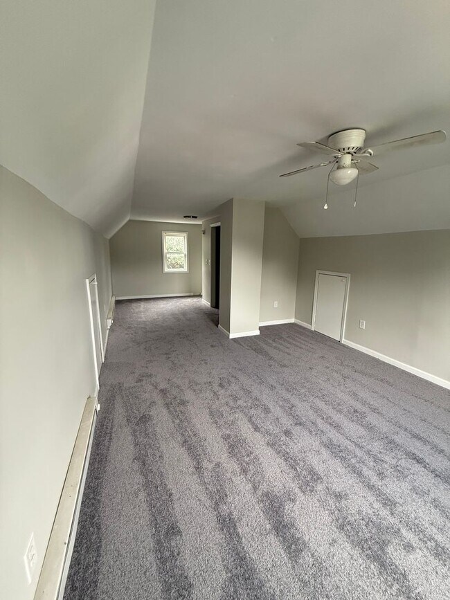 Building Photo - Scranton 3 Bedroom Single Family, Quiet Neighborhood, Gas Heat,