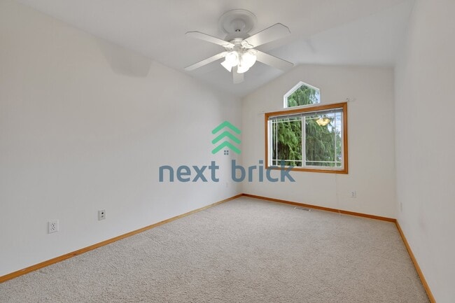 Building Photo - Spacious 4-Bedroom Retreat in Bothell with 2.5 Baths and 2454 Sq Ft of Comfort!