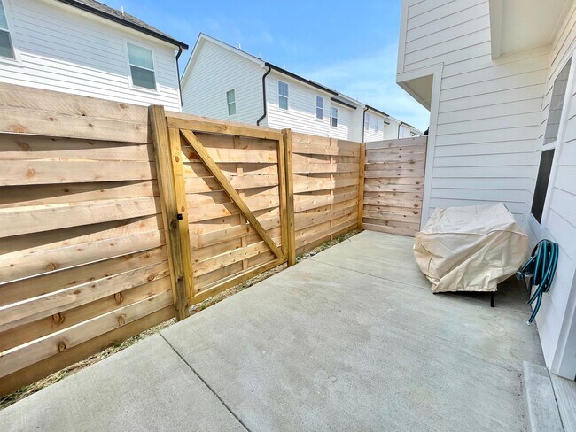 Building Photo - FURNISHED (or not) Like New 2020 Build Old...