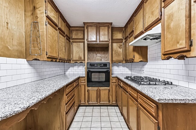 Building Photo - 6425 N Ridgecrest Dr