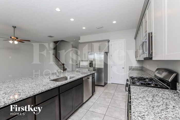 Building Photo - 800 Grand Hilltop Dr