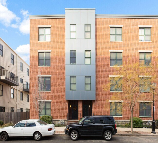 Building Photo - 437 Whiton St