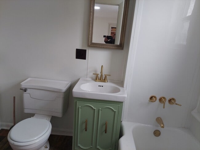 Building Photo - 43 York St