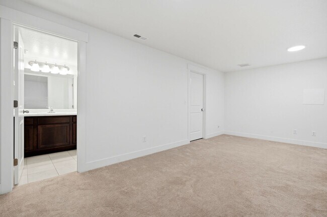 Building Photo - 1627 W Talus Rdg Dr