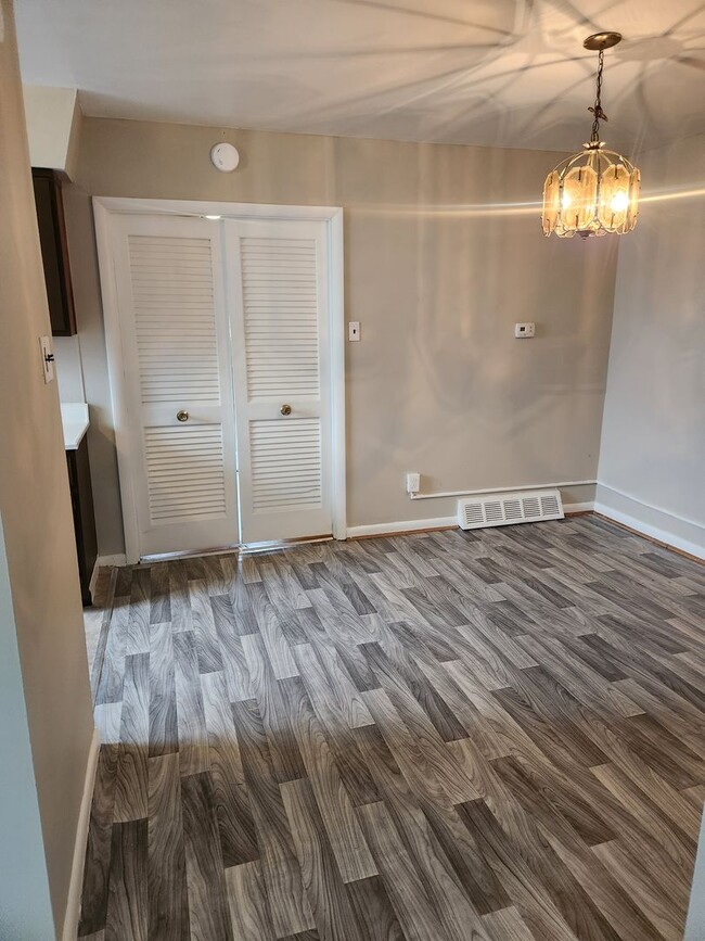 Building Photo - 6651CLARIDGE