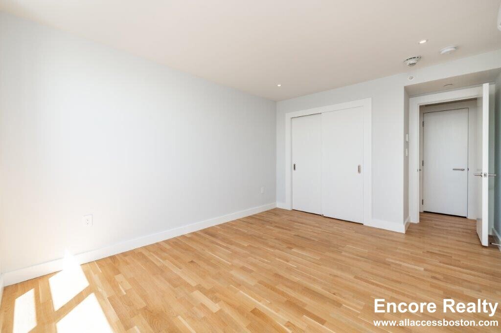 Building Photo - 1400 Columbia Rd