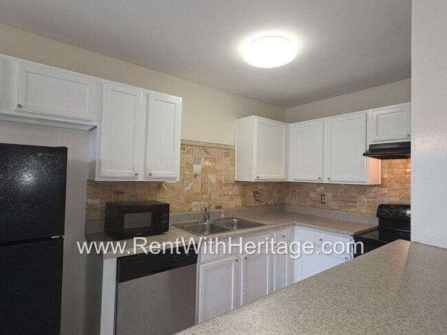 Building Photo - Fantastic 4bd/2.5ba Townhome/ Swim Tennis/ Great Location