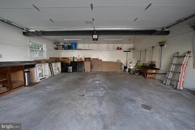 Building Photo - 714 Greythorne Rd