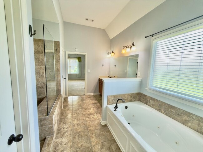 Building Photo - 570 Winding Valley Cove