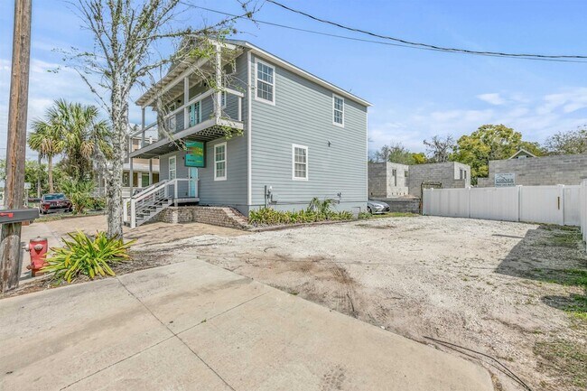 Building Photo - 171 Riberia St