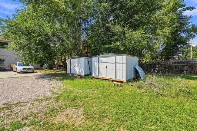 Building Photo - 904 Willsie Ave