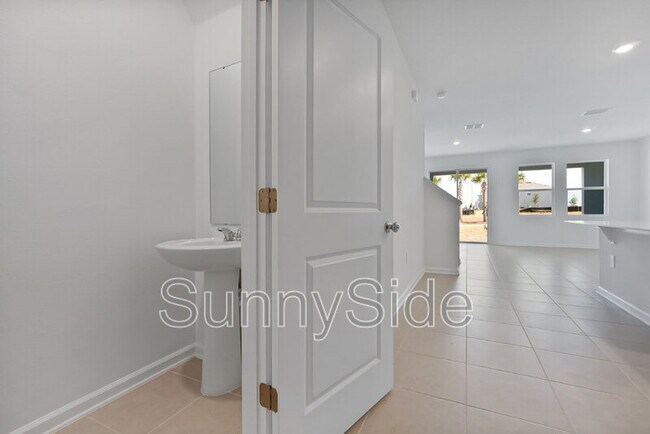 Building Photo - 2939 Maloof Dr