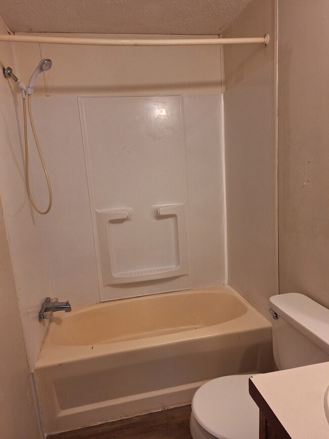 Building Photo - 8390 Countryside Dr