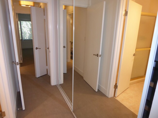 Building Photo - MIDDLE, END UNIT CONDO IN SPYGLASS WITH ST...