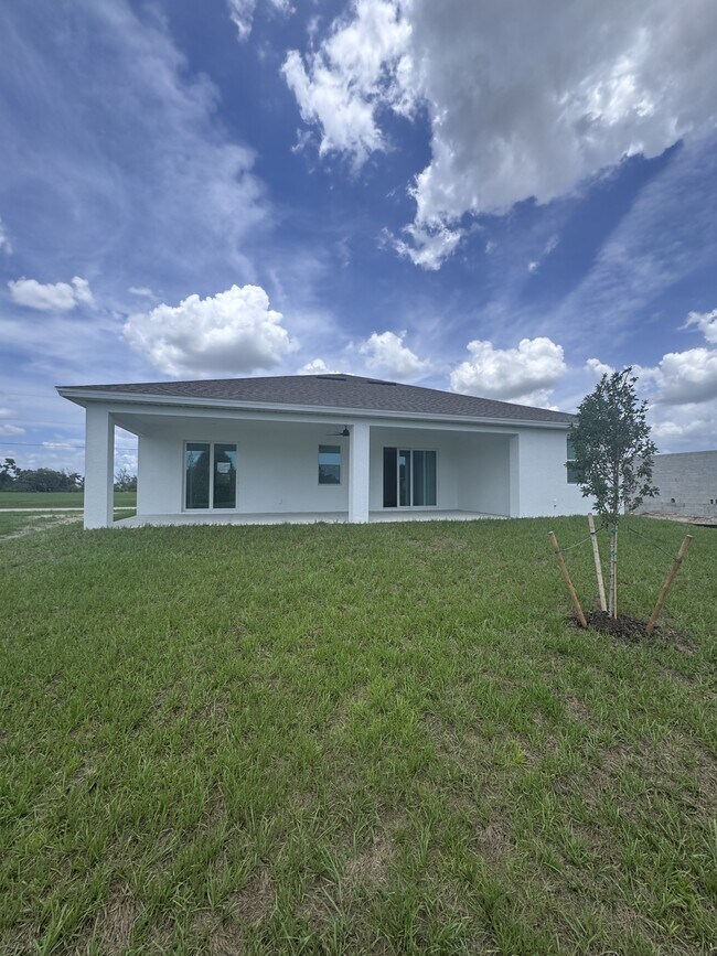Building Photo - 1724 NW 24th Ave
