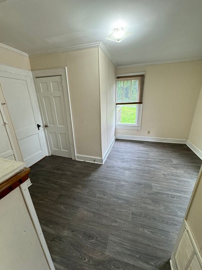 Building Photo - Cute 1 bedroom 1 bathroom home. Very close to research campus and downtown Kannapolis