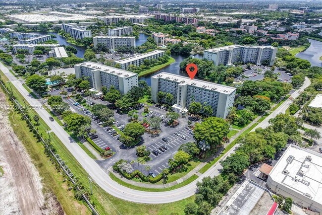 Building Photo - 2240 N Cypress Bend Dr