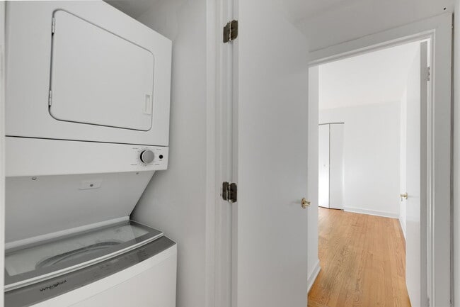 Building Photo - 7070 N Ridge Blvd