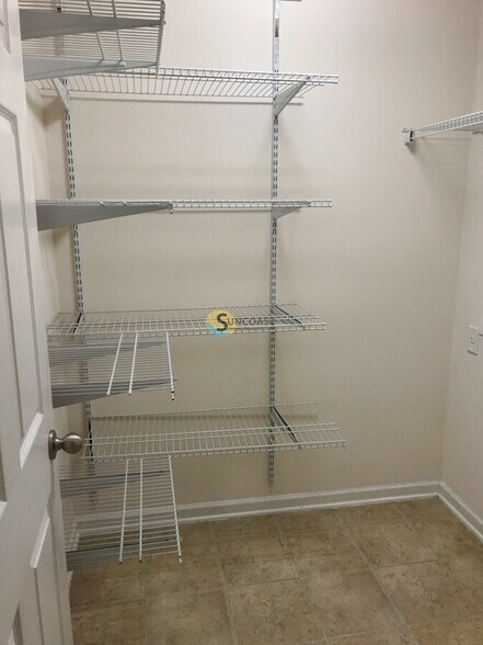 Building Photo - 12060 Hayden Lakes Cir