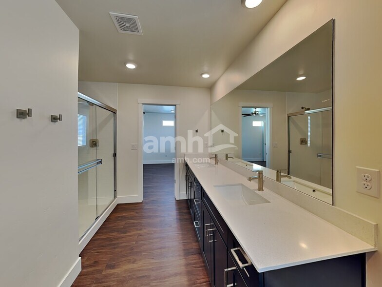 Building Photo - 6750 W Spriggel St