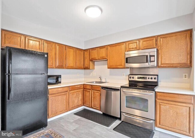 Building Photo - 6627 Westbury Oaks Ct
