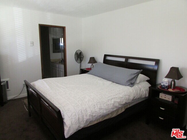 Building Photo - 1127 12th St