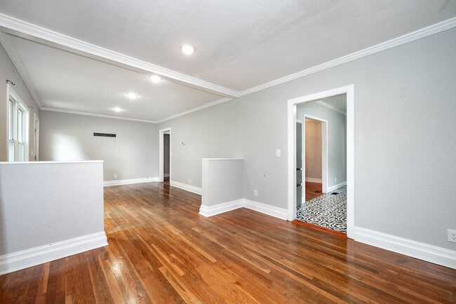 Building Photo - 120 E Screven St