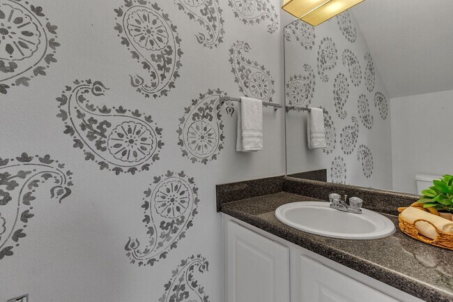 Building Photo - Destin 3 Bedroom Townhome with a Garage!