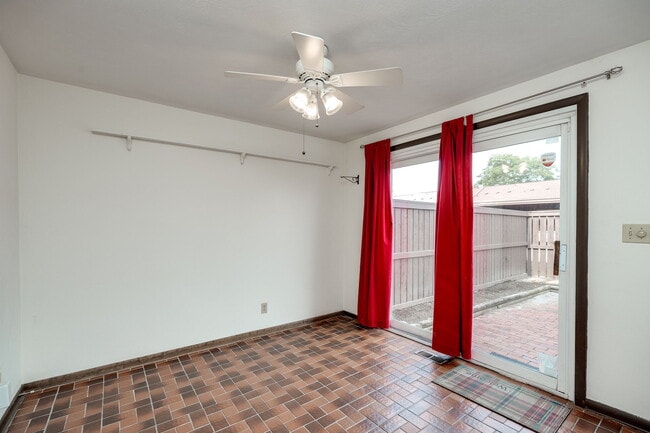 Building Photo - 2215 Barclay Ct