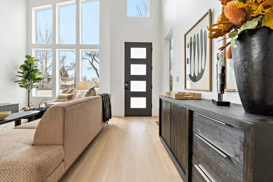 Building Photo - 1530 S Denver Ave