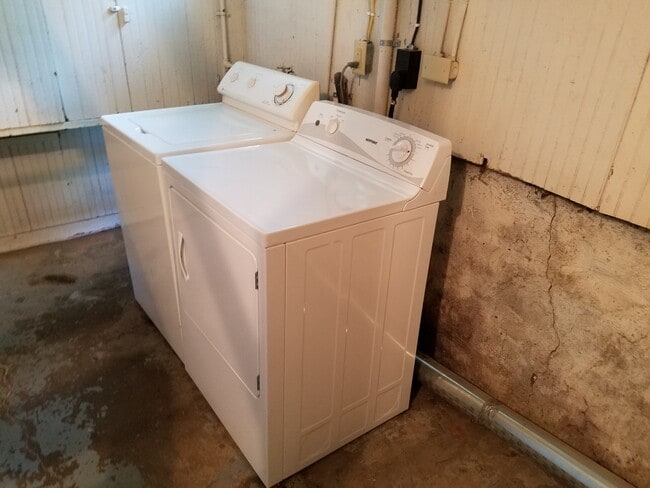 Building Photo - 622 W 18th St