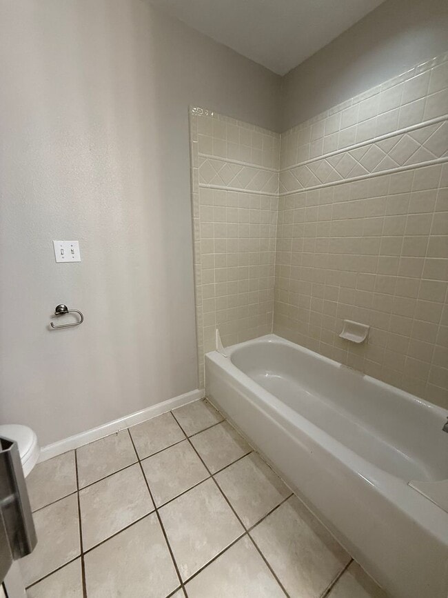 Building Photo - NEW ON MARKET (PRICE DROP!!)