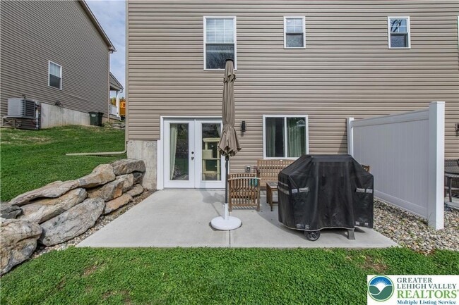 Building Photo - 221 Craig Ave