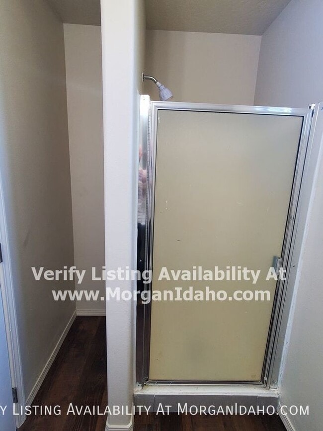 Building Photo - 516 18th Ave N