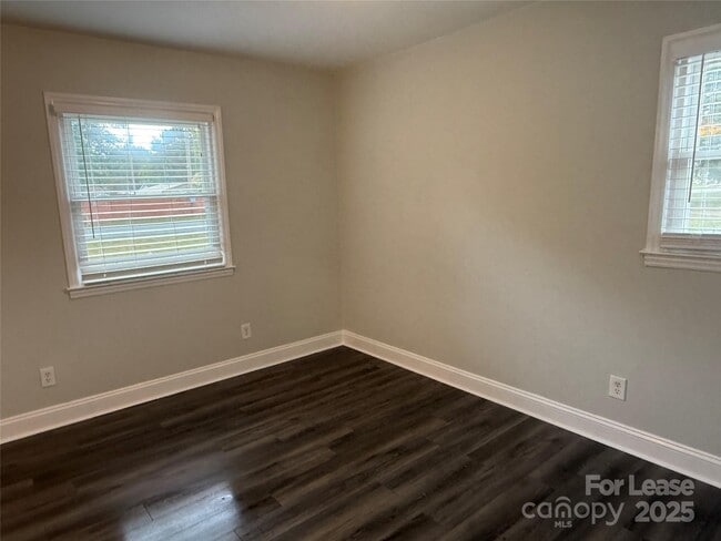 Building Photo - 6202 Clearwater Dr