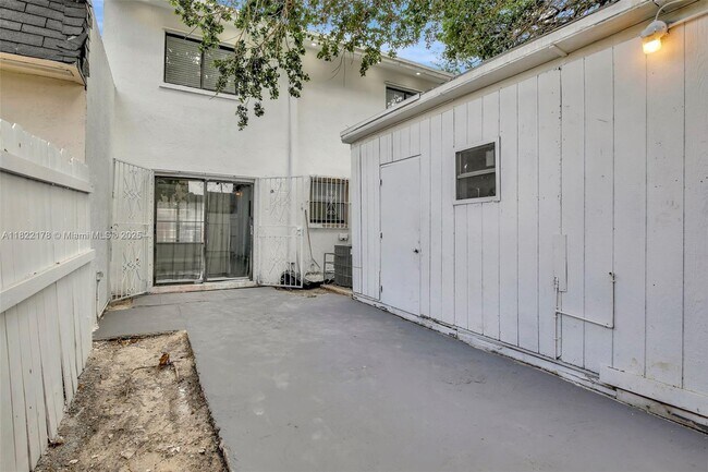 Building Photo - 3916 NW 207 St Rd