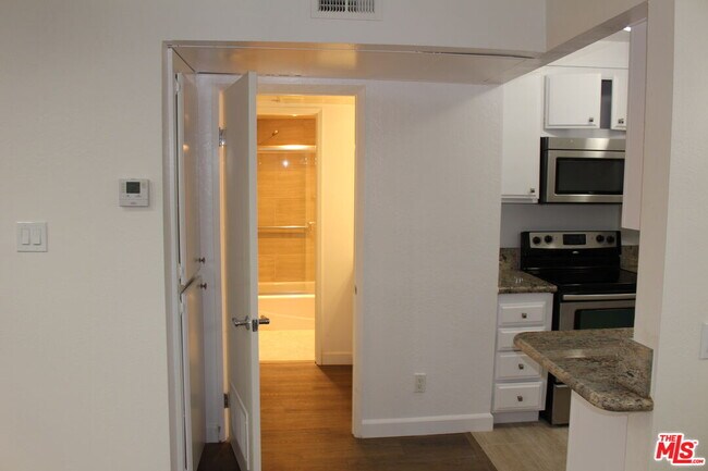 Building Photo - 1515 S Beverly Dr
