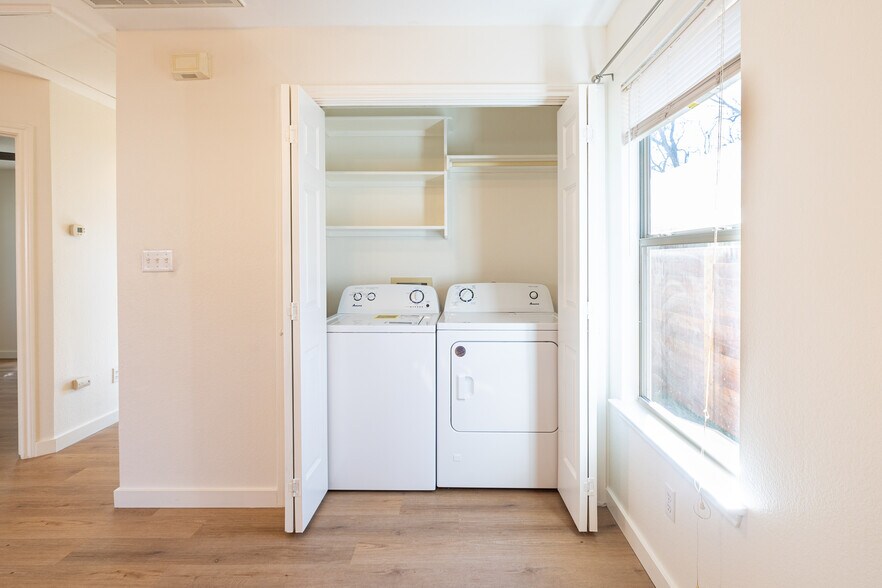 Building Photo - 2210 Holly St