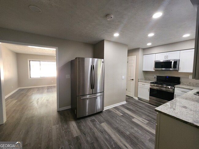 Building Photo - 4524 Lasalle Dr