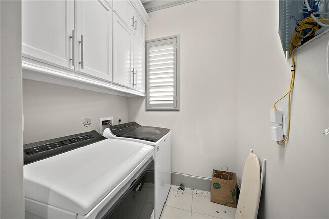 Building Photo - 2905 Bering Dr
