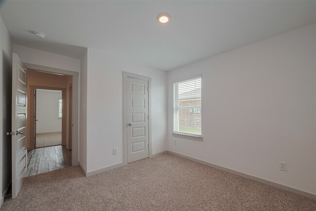 Building Photo - 14519 Sweetwater Dr