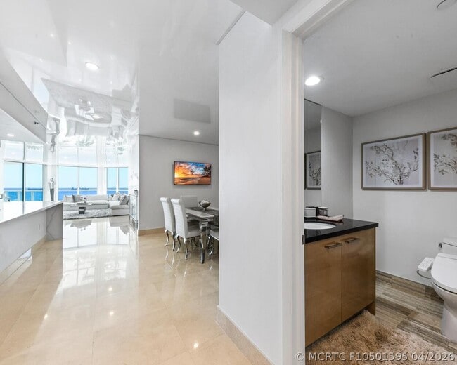 Building Photo - 101 S Fort Lauderdale Beach Blvd