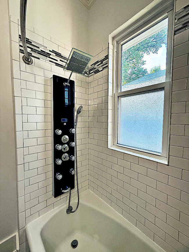 Building Photo - Beautifully Updated Historic Home in Midto...