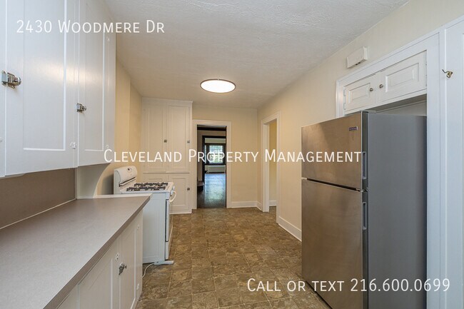 Building Photo - 2430 Woodmere Dr