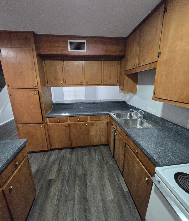 Building Photo - Great 2 bed 1 bath townhome in Justin!